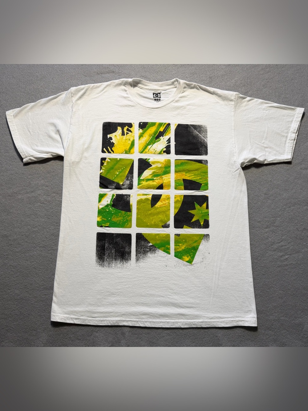 DC Shoes Skateboarding T Shirt Men L White Green Yellow Graphic Y2K Skate Tee